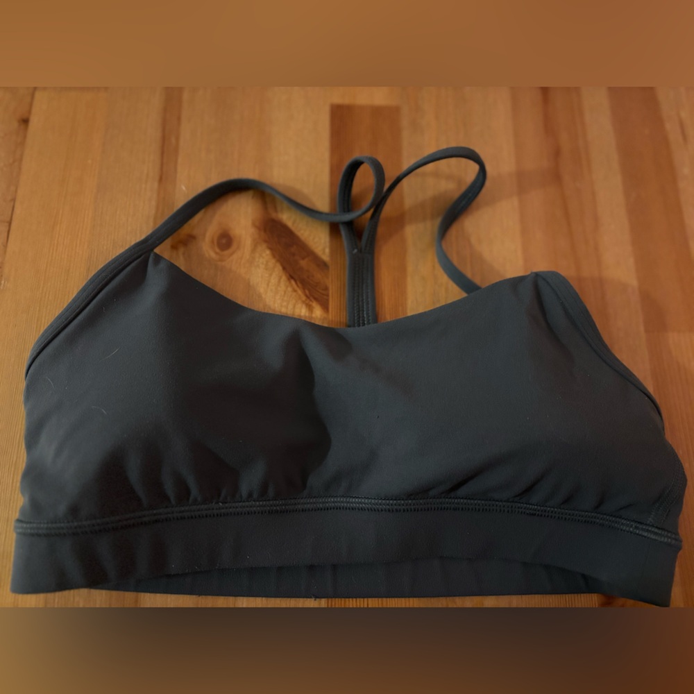 Lululemon flow Y nulu A-C cup size 8 oil grey